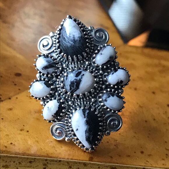 White Buffalo Sterling Silver Ring Size 8 - Picture 9 of 9